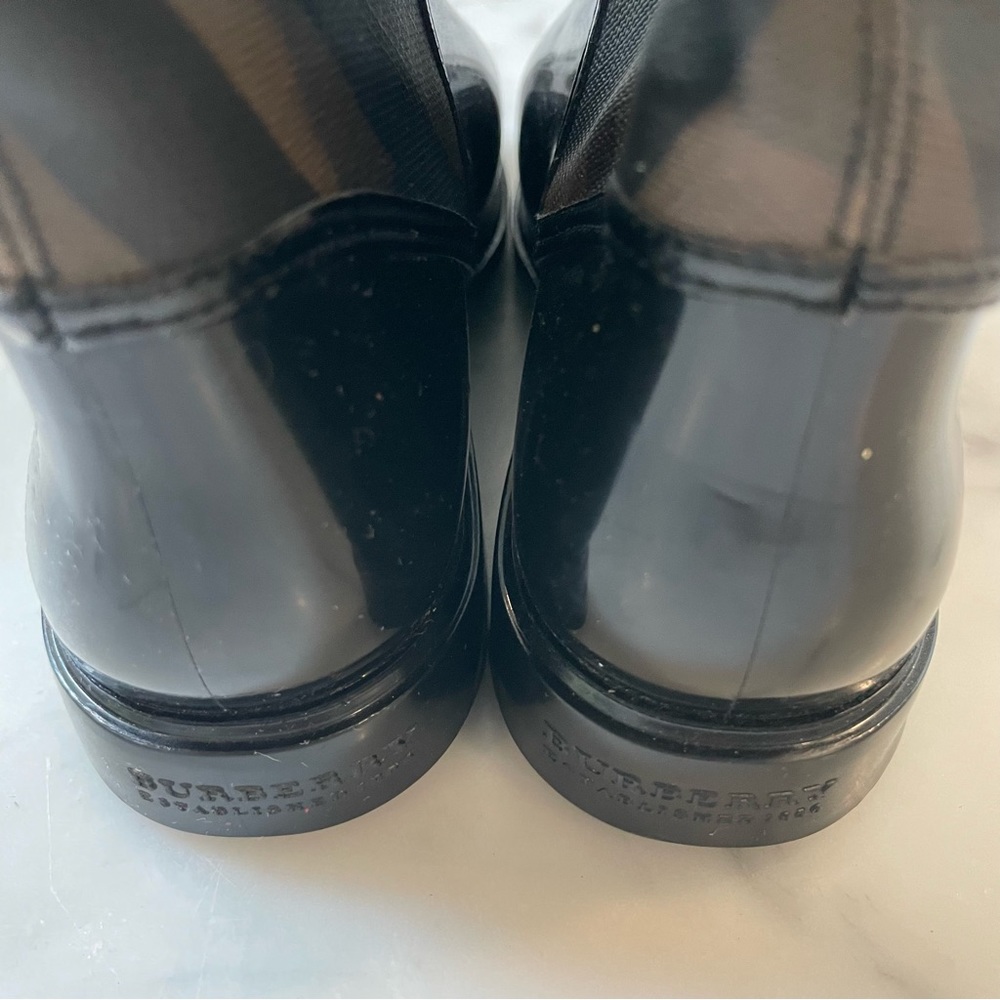 Burberry Wellies - Picture 2 of 3